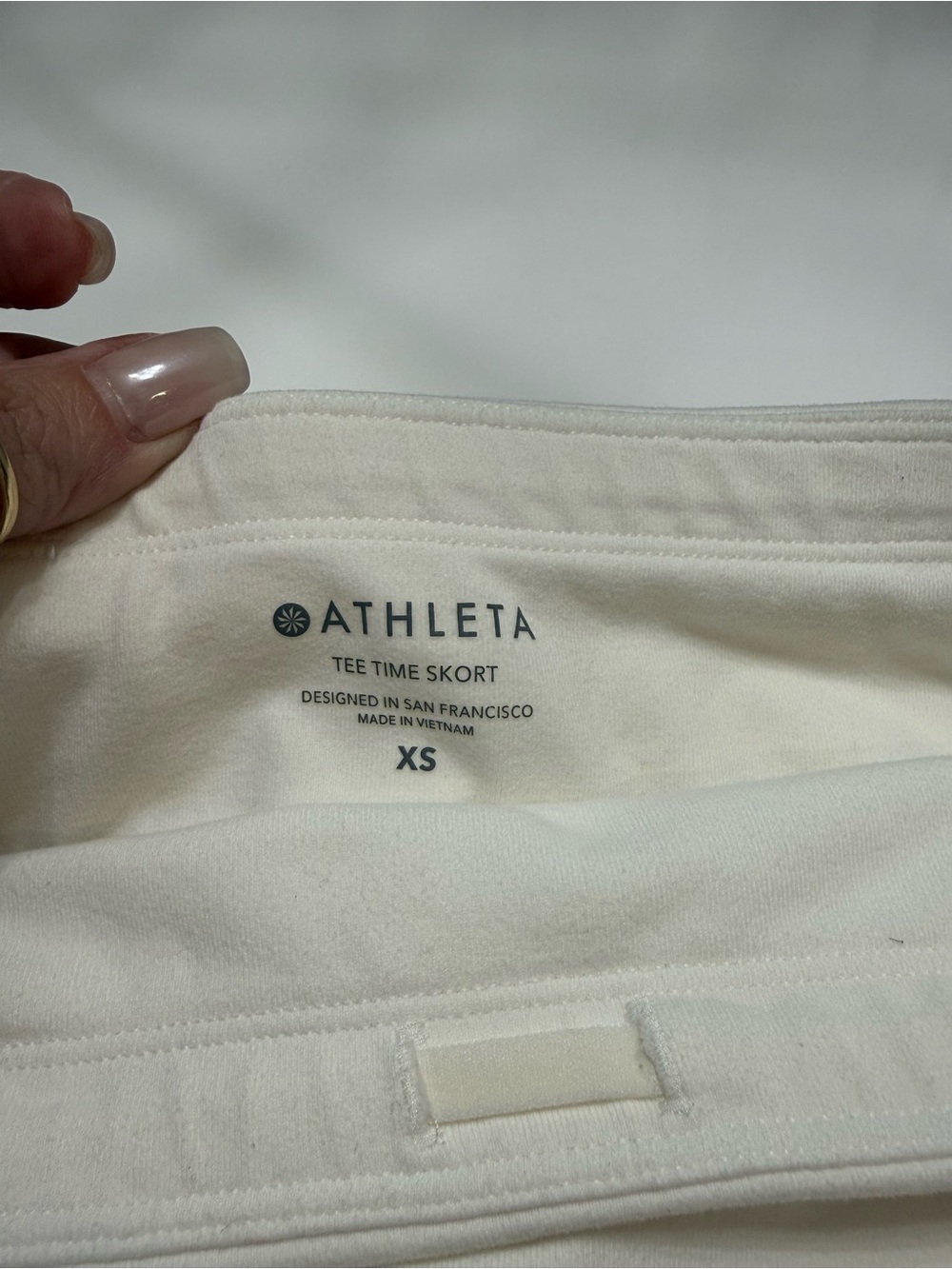 Athleta Cream High-Rise Mini Skort with Side Accent Buttons size xs - Picture 3 of 9